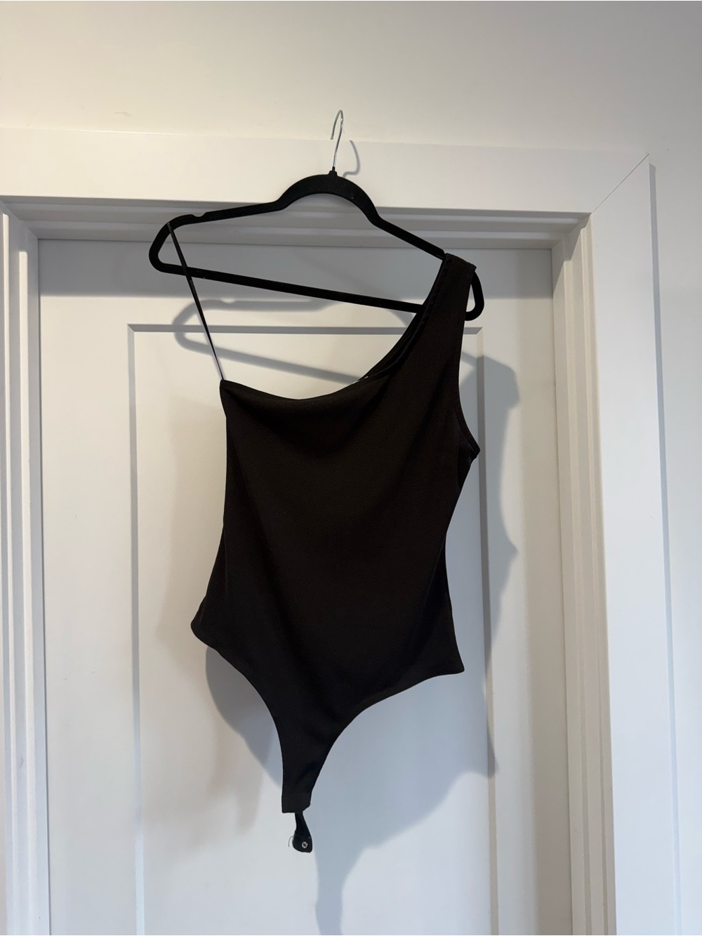 Le Lis Black One-Shoulder Bodysuit